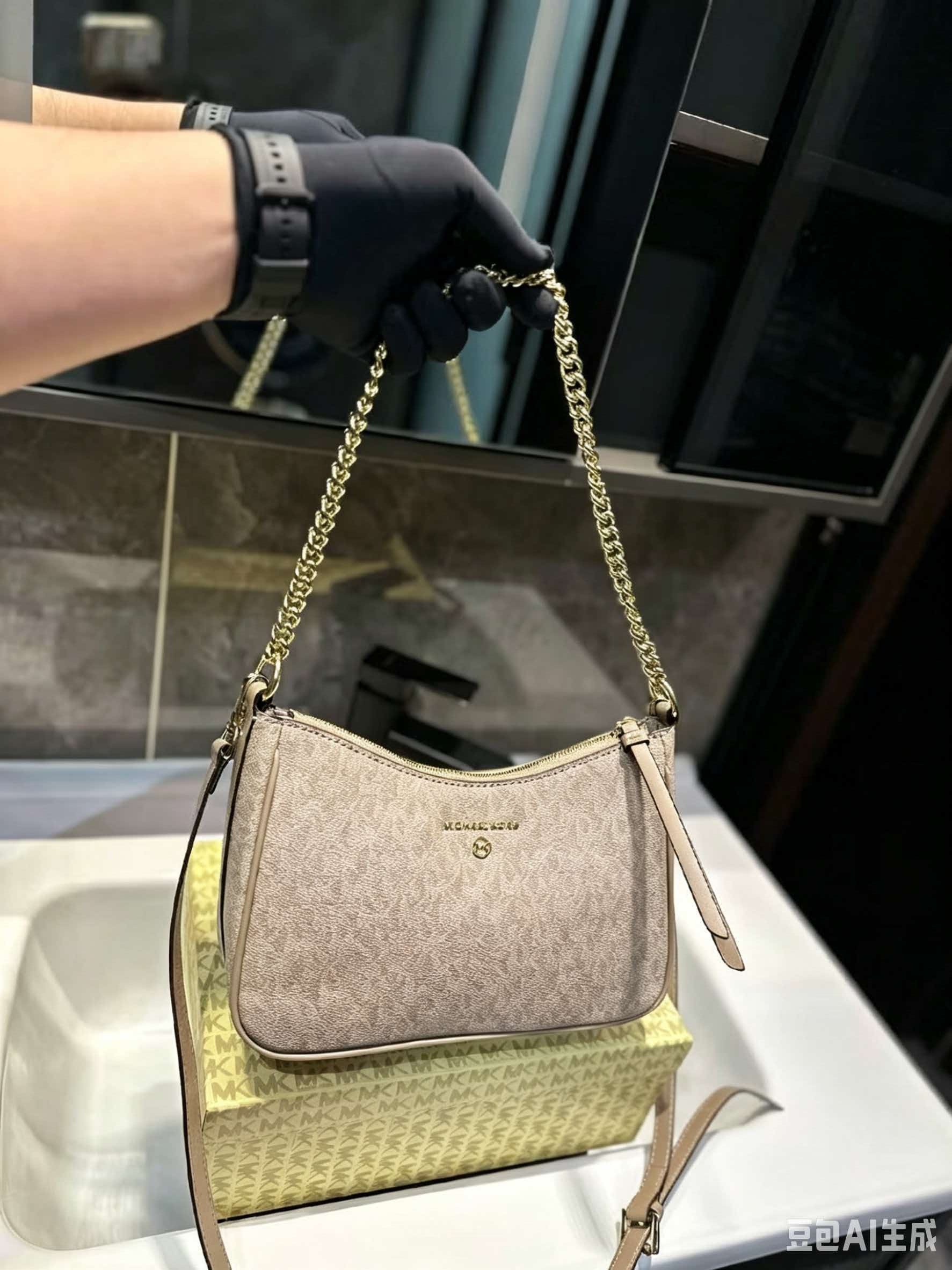 MICHAEL KORS MK Jet Set Travel - огляд і ціна Women'S Bags Michael Kors