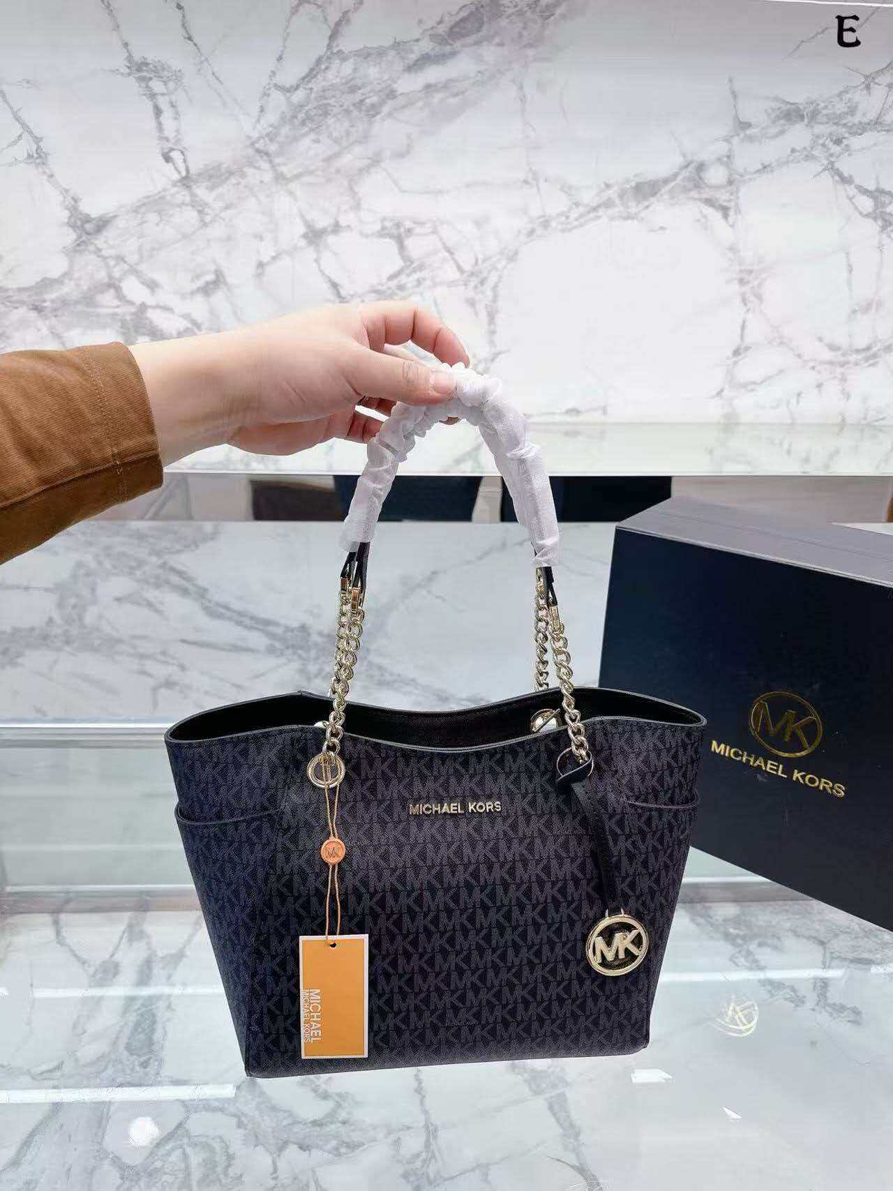 Michael Kors Jet Set 2026 New  - огляд і ціна Women'S Bags Michael Kors