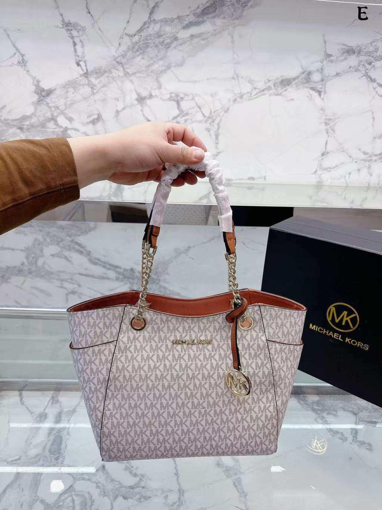 Michael Kors Jet Set 2026 New  - огляд і ціна Women'S Bags Michael Kors