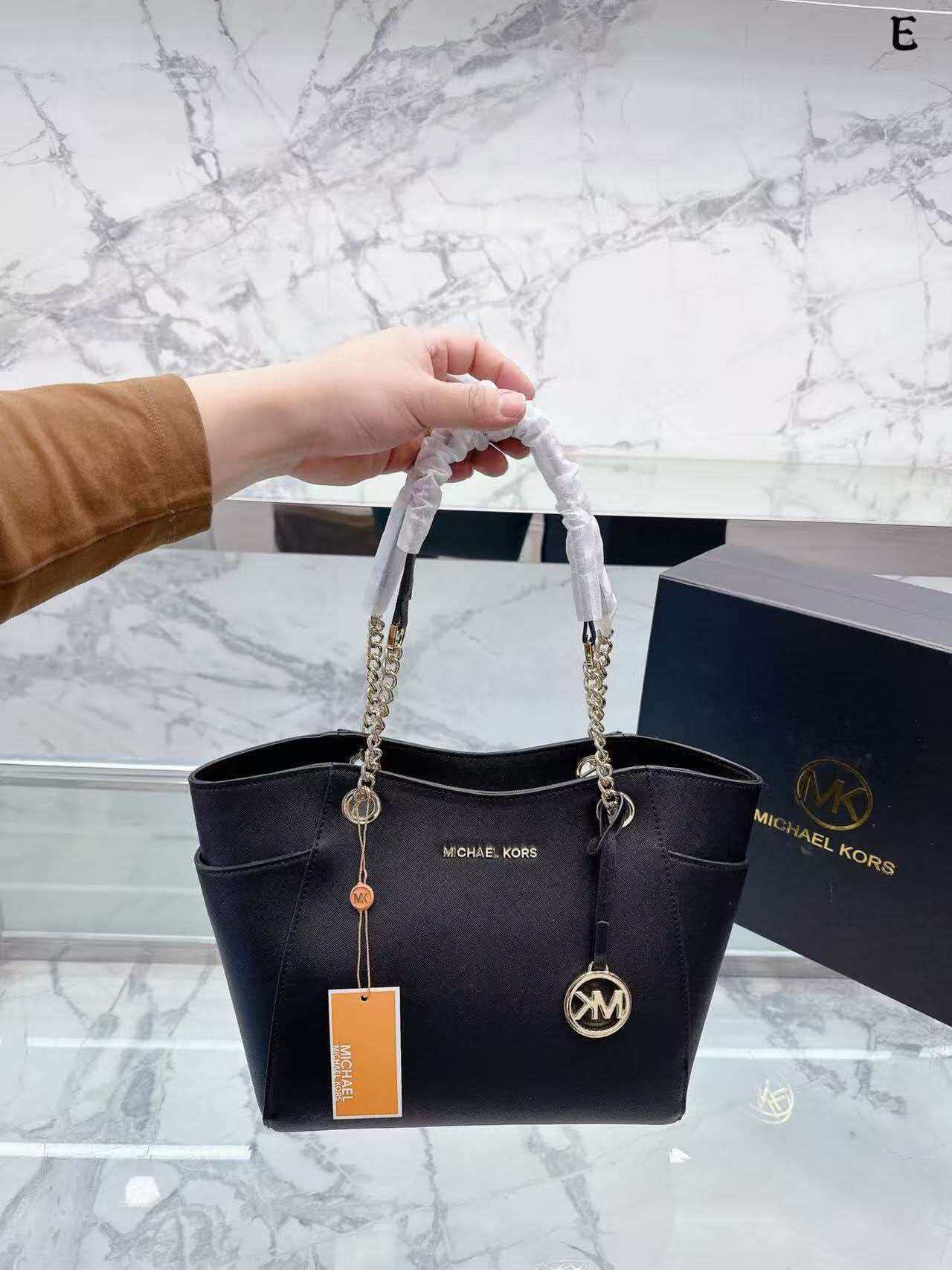 Michael Kors Jet Set 2026 New  - огляд і ціна Women'S Bags Michael Kors